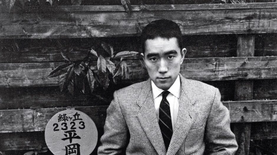 1955年に土門拳が撮影した三島由紀夫の肖像