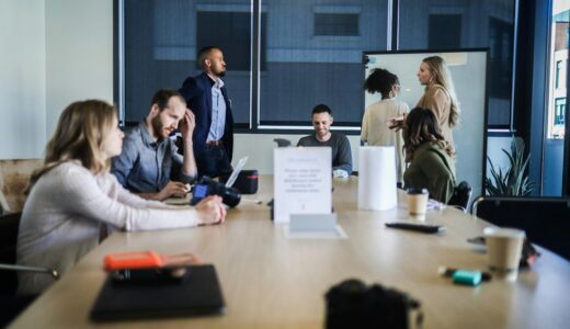 基本的帰属の誤りとは？他人の行動を性格のせいにする心理と、見直す方法